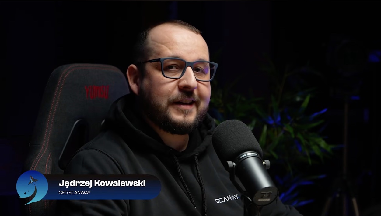 Kadr z podcastu Scanway nagranego w Studio Makers — belka z imieniem i rolą gościa z pakietu animacji